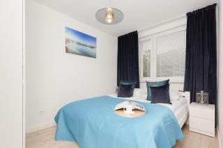 Two-Bedroom Apartament Gdansk 650 m Brzeźno Beach by Noclegi Renters - Gdańsk - 9