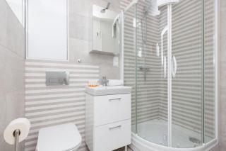Two-Bedroom Apartament Gdansk 650 m Brzeźno Beach by Noclegi Renters - Gdańsk - 4