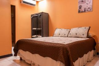 Marta's Guesthouses, apartamentos con entrada autonoma - Puerto Limón - 7