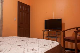 Marta's Guesthouses, apartamentos con entrada autonoma - Puerto Limón - 6