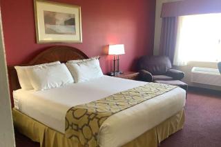 Baymont Inn & Suites by Wyndham Holbrook - 2