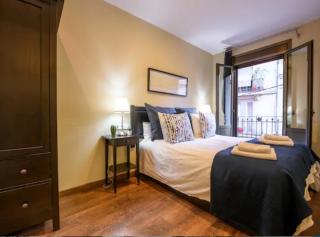 RamblasRentals Cozy Renovated 2BR with Balcony Lift 20M Rambla - Parking - Wifi - Barcelone - 8