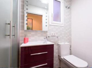 RamblasRentals Cozy Renovated 2BR with Balcony Lift 20M Rambla - Parking - Wifi - Barcelone - 5