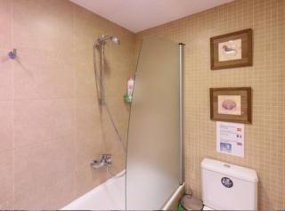 RamblasRentals Cozy Renovated 2BR with Balcony Lift 20M Rambla - Parking - Wifi - Barcelone - 4