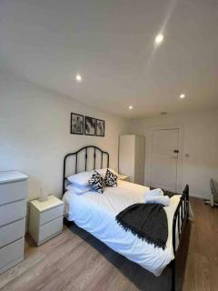 Fully equipped 2 bed flat on Old Compton St! - London - 7