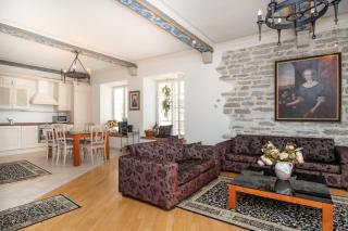 Dream Stay - Historical 3-Bedroom Apartment with Sauna & Fireplace - Tallinn - 9
