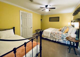 Barren Breeze Bed and Breakfast - Lucas - 8