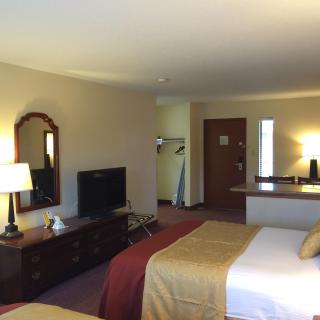 SureStay Plus by Best Western San Antonio Fiesta Inn - 4