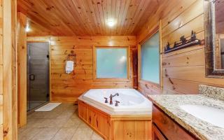 Amazing Mountain View -AMAZING LUXURY CABIN WITH LONG RANGE MOUNTAIN VIEWS AND FREE LOCAL ACTIVITIES - Mineral Bluff - 7