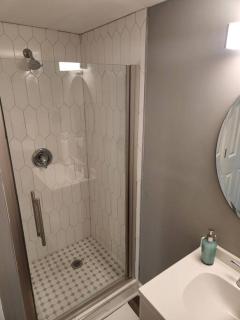 NEW studio apt & backyard oasis in historic uptown - 6