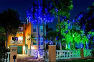 Tropical luxury pool home by the beach with roof top lounge centrally located on Anna Maria Island - Holmes Beach - 0