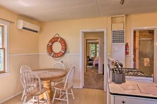 Suttons Bay Bayview Cottage with Deck and Gas Grill! - Suttons Bay - 2
