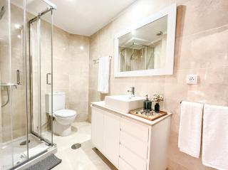 Central Loft with free parking - 4