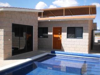 CASA CON SUITS DE LUJO, 2 JACUZZI Y ALBERCA PRIVADA cerca DE LA REDONDA - 0