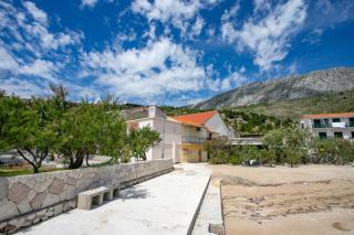 Family friendly seaside apartments Duce, Omis - 8668 - Duće - 0
