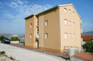 Apartments with a parking space Mastrinka, Ciovo - 10364 - 0