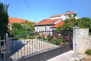 Apartments by the sea Splitska, Brac - 11300 - Splitska - 0