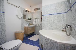 Apartments with a parking space Makarska - 11415 - 4