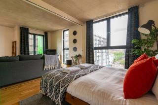 City SuperHost - Beautiful Canal Facing Apartment - Manchester - 3