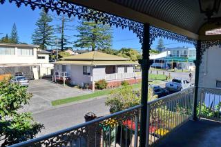 Birchgrove Terrace 1 - Bring your own linen - 9