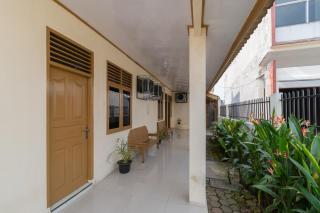 RedDoorz near RS Awal Bros Sudirman Pekanbaru - 1