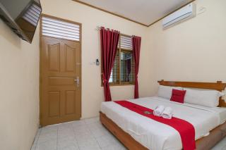 RedDoorz near RS Awal Bros Sudirman Pekanbaru - 0
