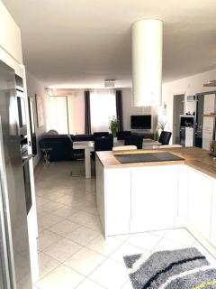 Lovely 3 Bedroom Apartment In Quiet Area w/ Pool - Pula - 4