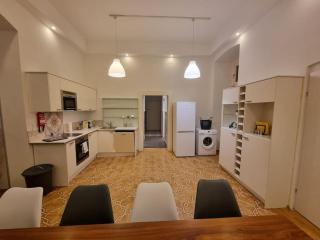 Sissi Royal Suite - Inner City 4 bedroom apartment - 3