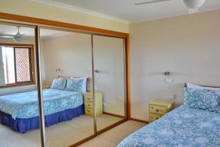 Seaview Townhouse 4 -Bring your own linen. - 2