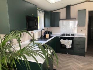 The Poplars Lodge with Hot Tub - York - 5