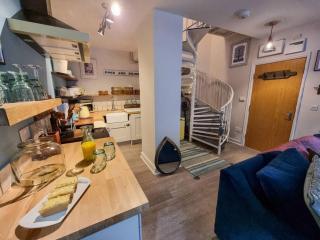Stunning Luxury Vintage Duplex with Parking - Manchester - 2