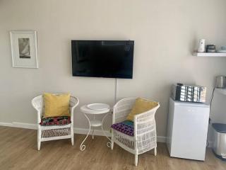 Private room with own entrance, patio and garden. - Cidade Do Cabo - 7