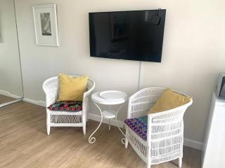Private room with own entrance, patio and garden. - Cidade Do Cabo - 6
