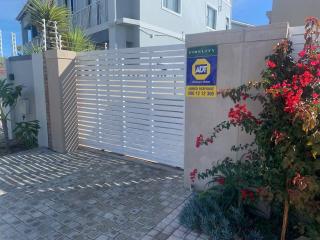 Private room with own entrance, patio and garden. - Cidade Do Cabo - 2