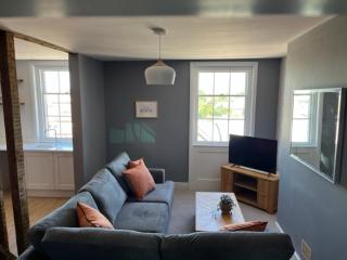 Aspen-free parking-Grade II listed-second floor two bedrooms apartment - 0