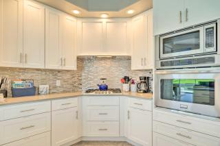Canalfront Pool and Hot Tub Home in Cape Coral - Cape Coral - 3