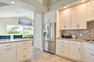 Canalfront Pool and Hot Tub Home in Cape Coral - Cape Coral - 2