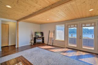 Waterfront Gig Harbor Home with Furnished Deck - Gig Harbor - 3