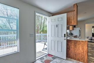 Quaint Mariposa Home with Private Deck and Yard! - 1