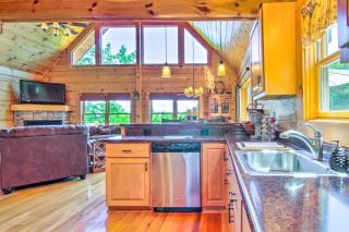 Tranquil Deck Blue Ridge Mountain Retreat! - 1