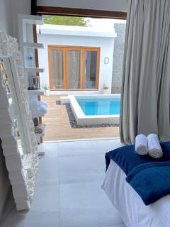 Moringa Resort - Studio B with Pool, open Air Shared Shower Bath - 5