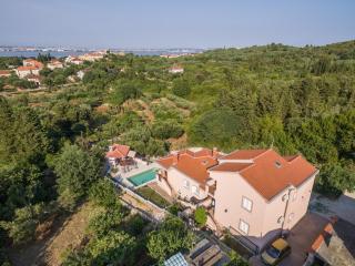 Family friendly apartments with a swimming pool Sutomiscica, Ugljan - 13872 - Preko - 9