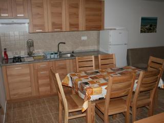 Apartments by the sea Vrboska (Hvar) - 13904 - 2