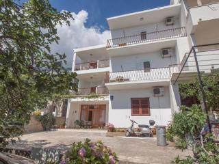 Apartments by the sea Tucepi, Makarska - 13955 - 0