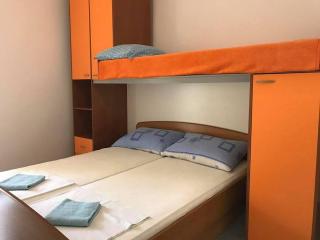 Apartments with a parking space Pirovac, Sibenik - 13977 - 3