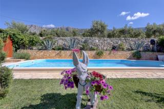 Family friendly apartments with a swimming pool Kastel Sucurac, Kastela - 14047 - Kaštela - 5