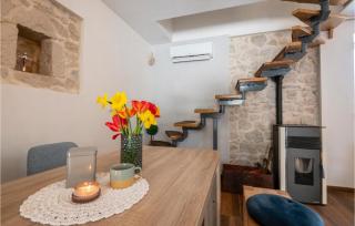2 Bedroom Nice Home In Runovici - Runović - 5