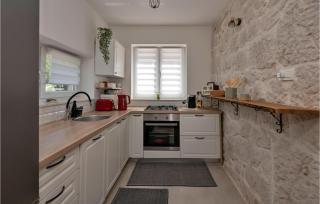2 Bedroom Nice Home In Runovici - Runović - 6