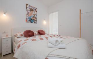 2 Bedroom Nice Home In Runovici - 4