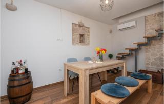 2 Bedroom Nice Home In Runovici - Runović - 7